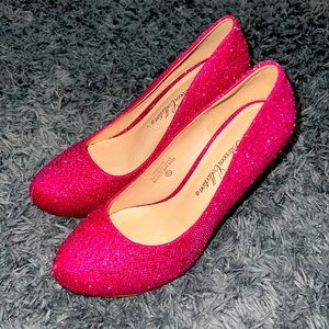 Size 7.5 Fuchsia Pumps.